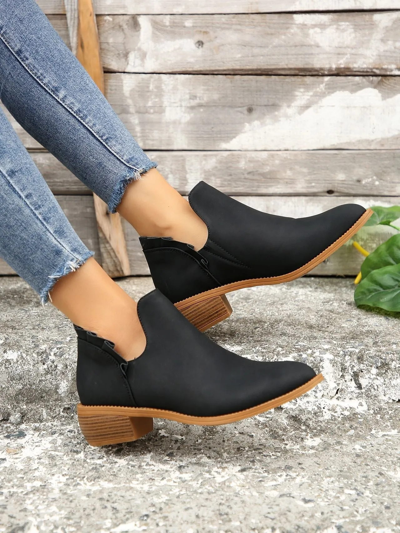 elveswallet Ruffled Detail V-cut Chunky Low Heeled Slip On Ankle Botties