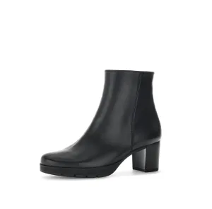 Leather High Heeled Boots with Zipper in Black
