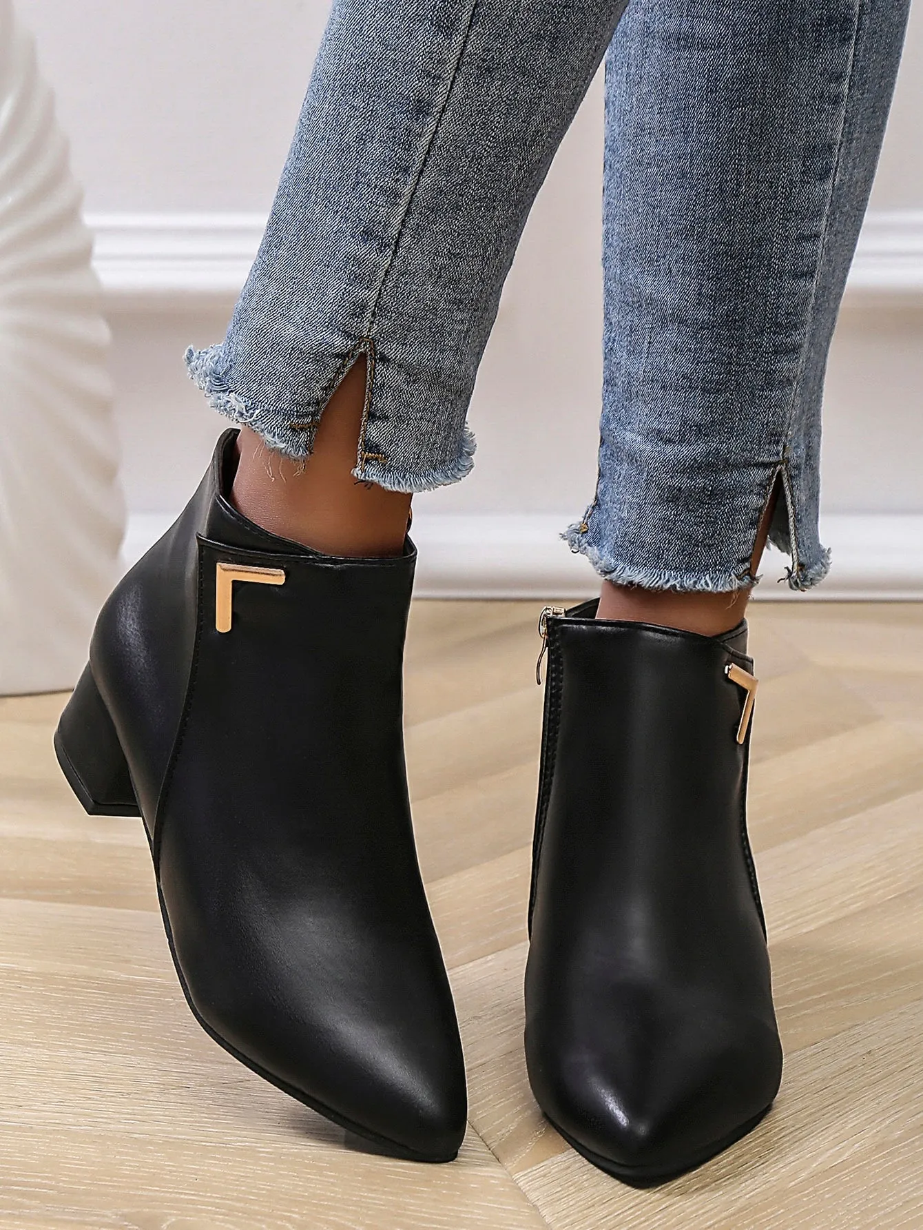 Metal Decor Point Toe Chunky Heeled Classic Boots