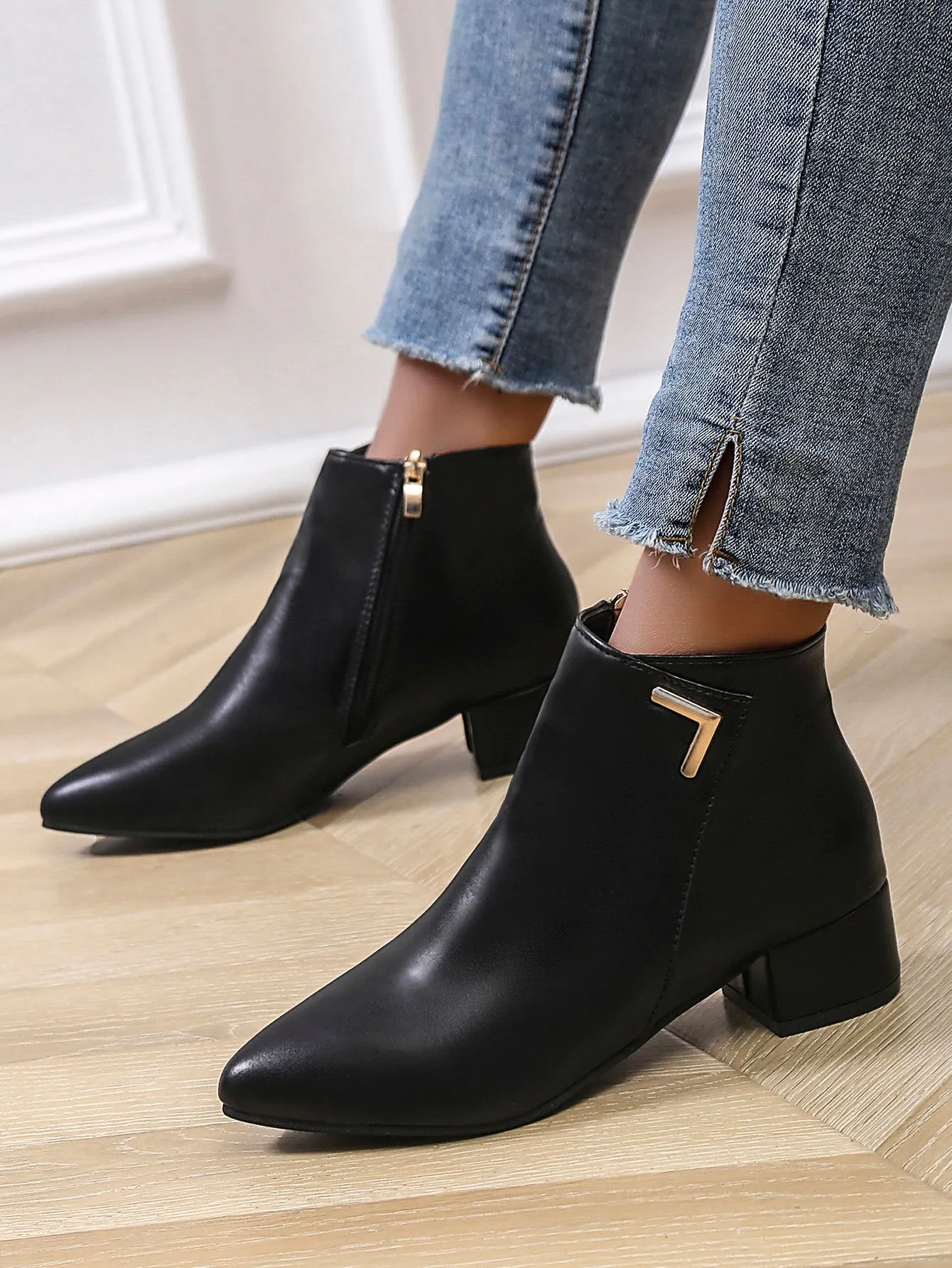Metal Decor Point Toe Chunky Heeled Classic Boots