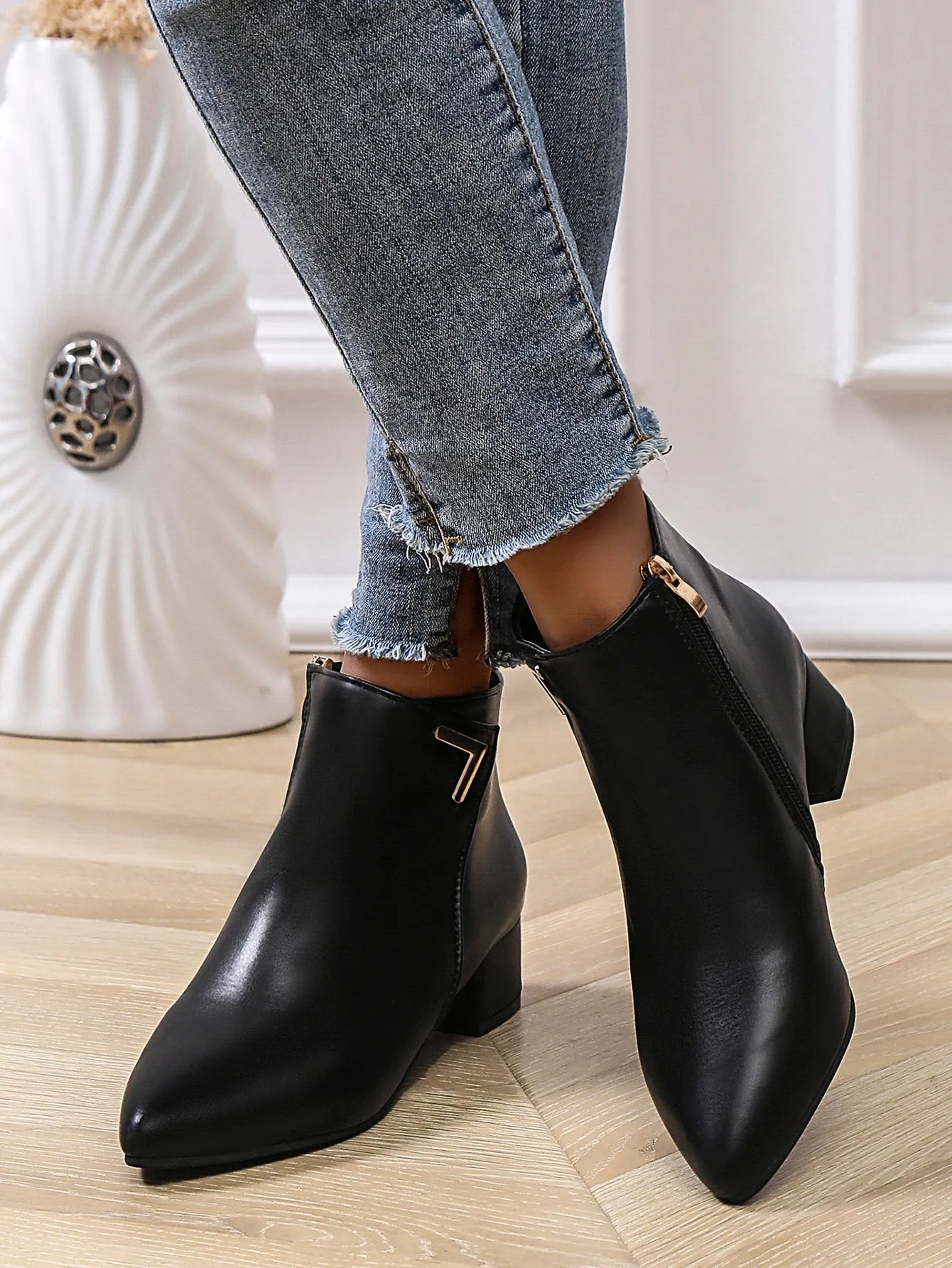 Metal Decor Point Toe Chunky Heeled Classic Boots