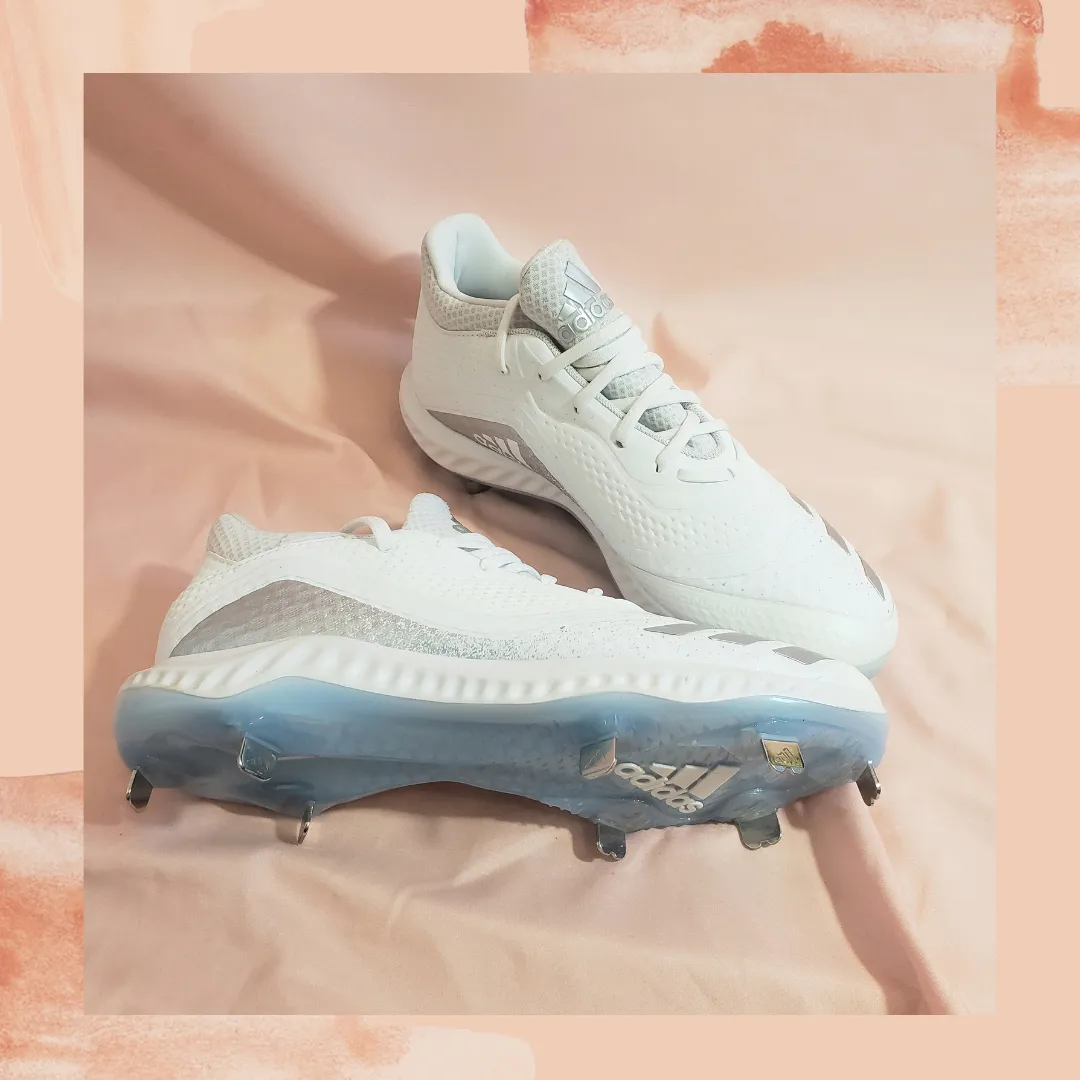 NWOT Women's Adidas Softball Cleats Size 10