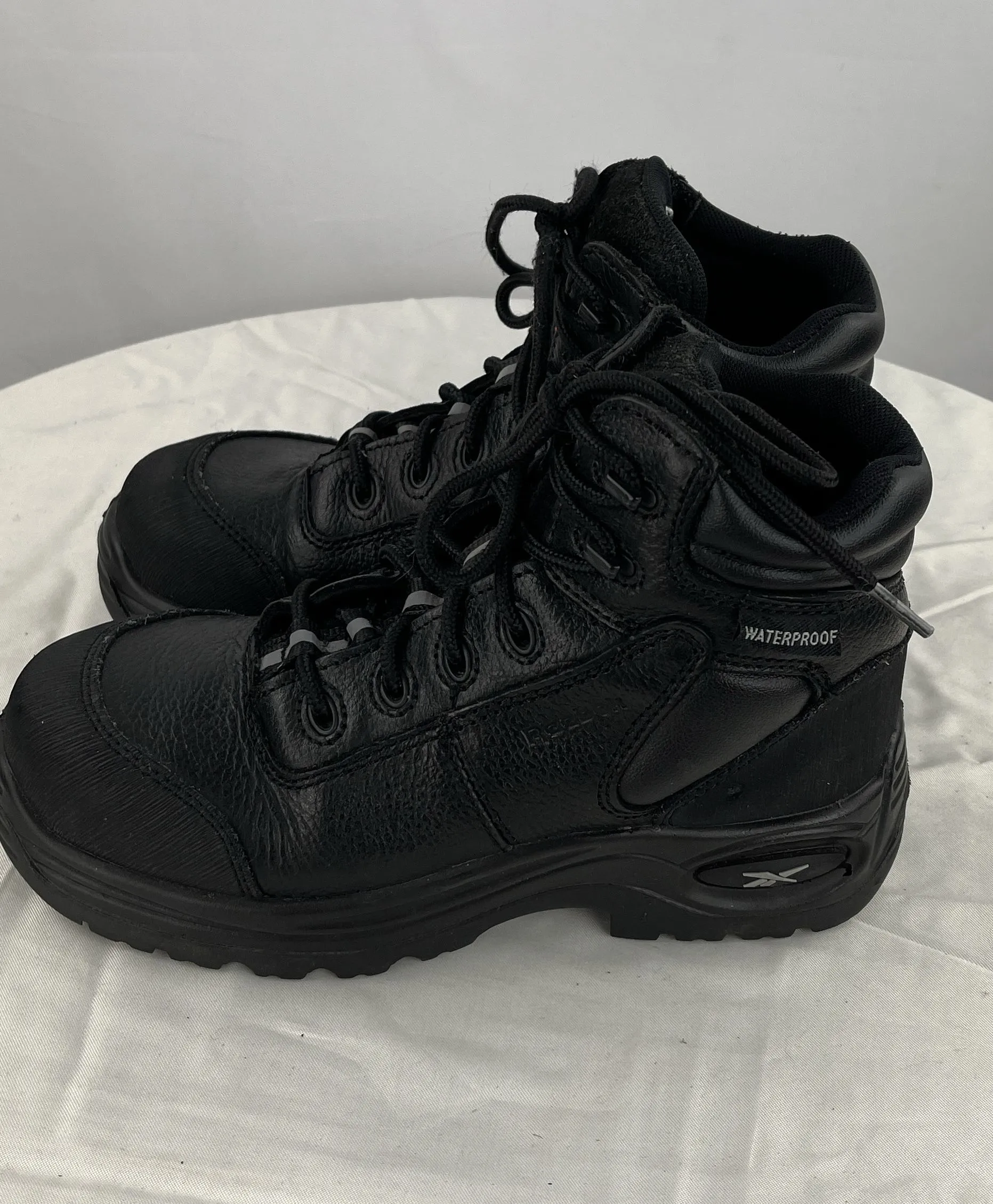 Reebok Unisex Kids Black Leather Hiking Athletic Shoes Boys 5/Girls 7