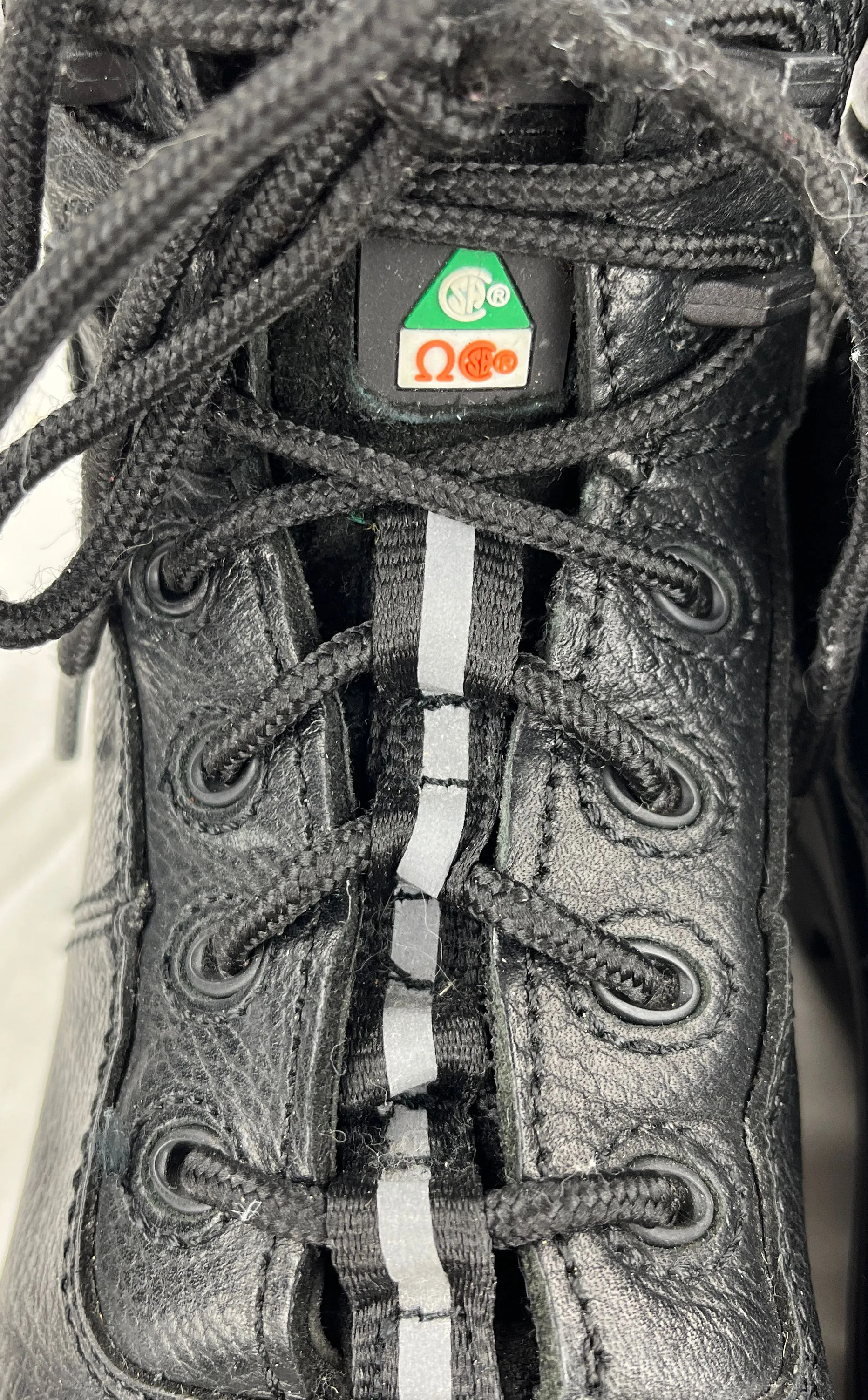 Reebok Unisex Kids Black Leather Hiking Athletic Shoes Boys 5/Girls 7
