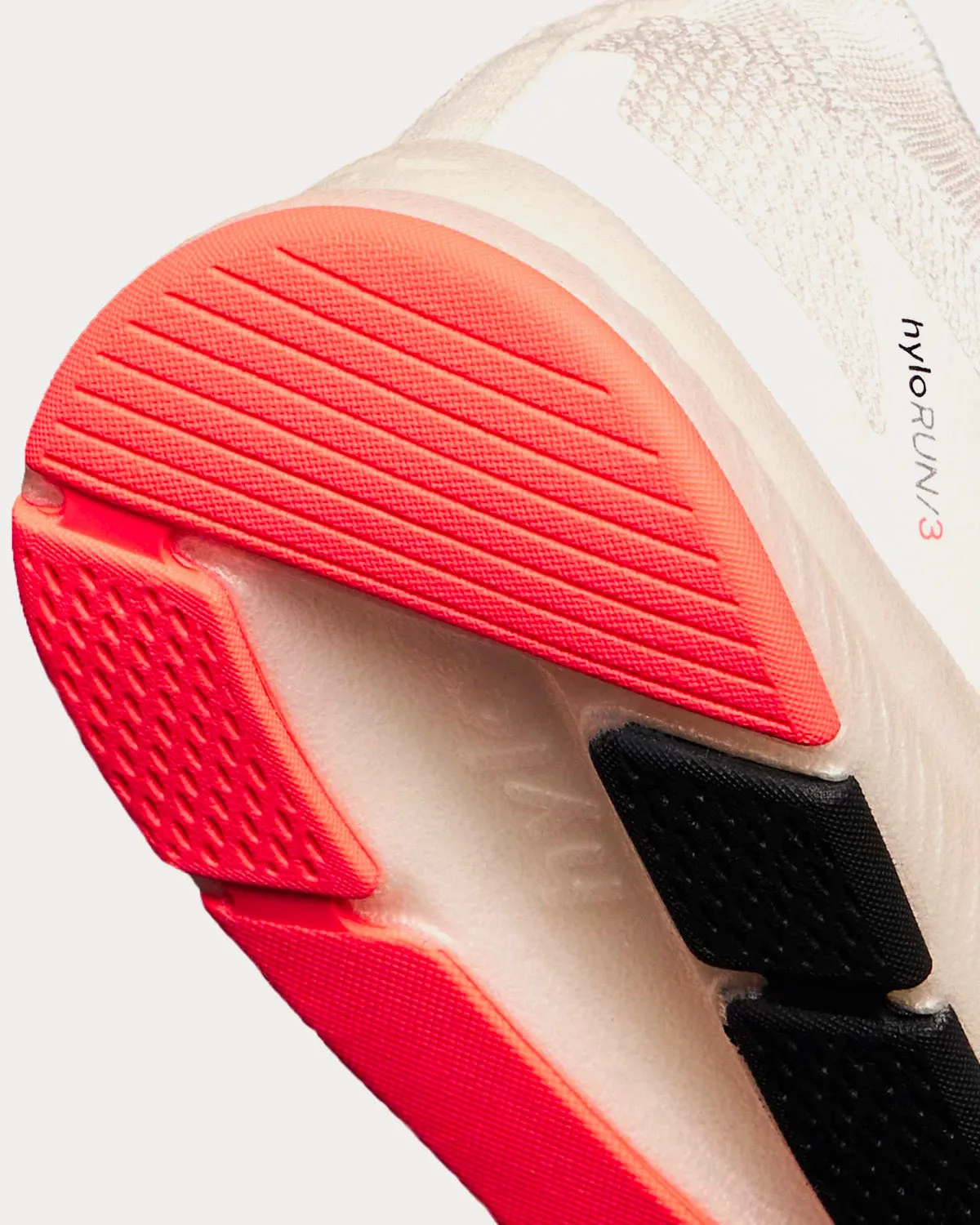 Run White / Coral Running Shoes