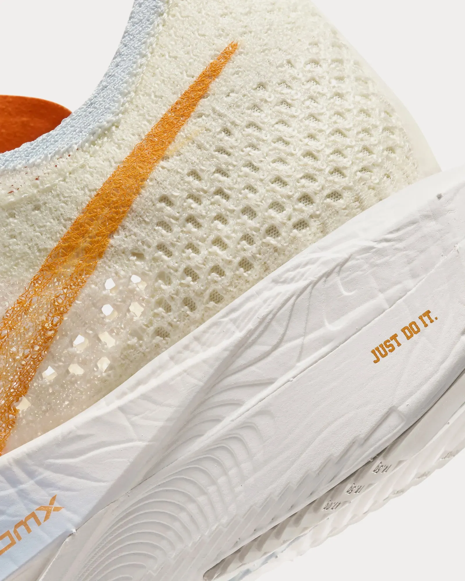 Vaporfly 3 Coconut Milk / Sail / Coconut Milk / Bright Mandarin Running Shoes